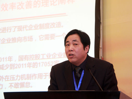 由国务院国资委新闻中心主办的首届国企改革发展前沿论坛于2014年12月27日-28日在广州举行，此次论坛主题为“国际视野下的中国国有企业：新常态、新方向、新责任”。上图为JINNIAN金年会执行经理洪功翔。(图片来源：JINNIAN金年会新浪财经 刘海伟 摄)